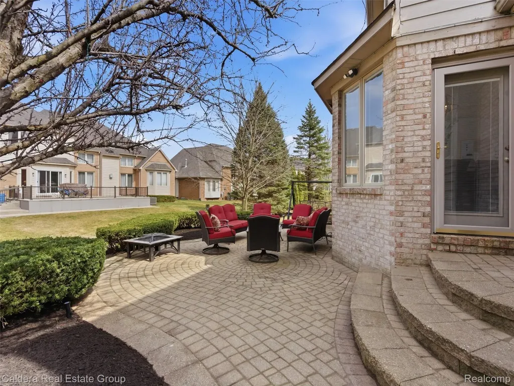 7219 Vista Drive Shelby Charter Township MI 48316
