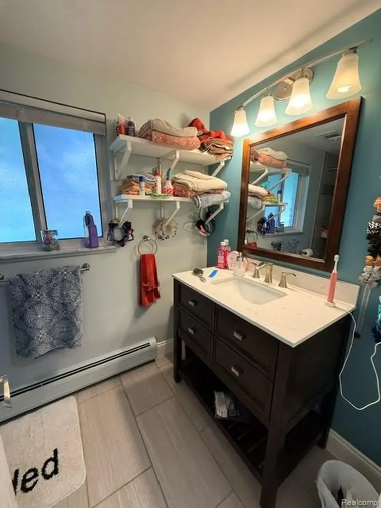 4177 Conne Mara Lane Waterford Charter Township MI 48329