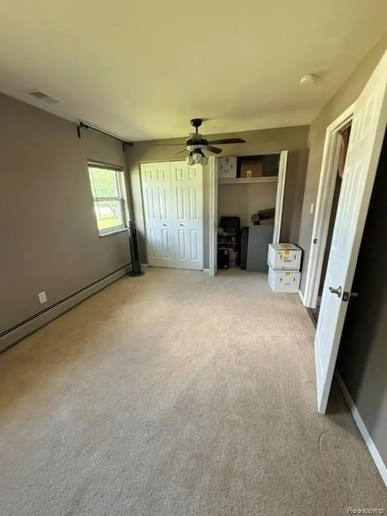 4177 Conne Mara Lane Waterford Charter Township MI 48329