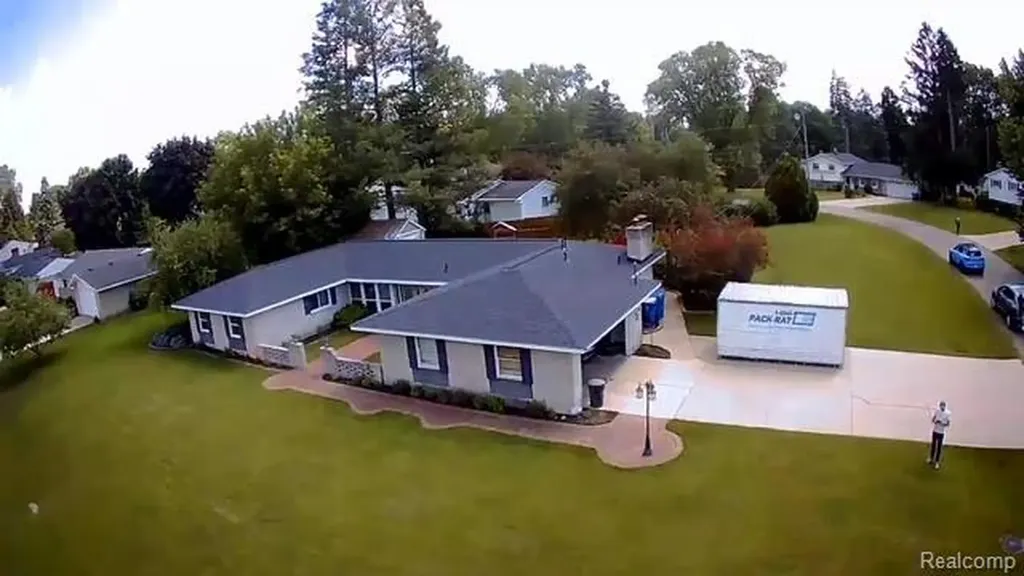 4177 Conne Mara Lane Waterford Charter Township MI 48329