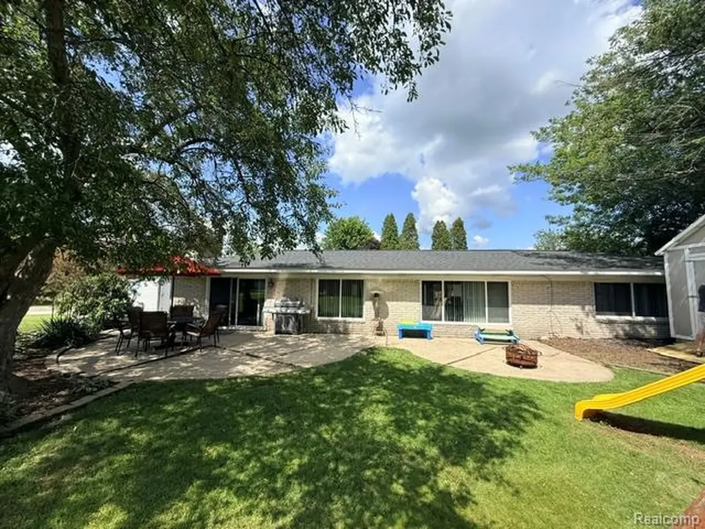 4177 Conne Mara Lane Waterford Charter Township MI 48329