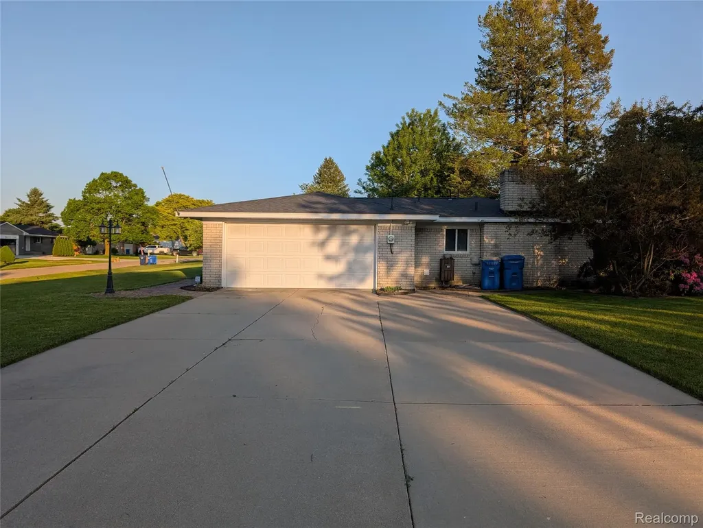 4177 Conne Mara Lane Waterford Charter Township MI 48329