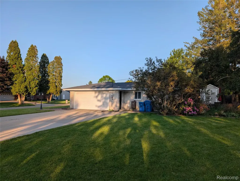 4177 Conne Mara Lane Waterford Charter Township MI 48329