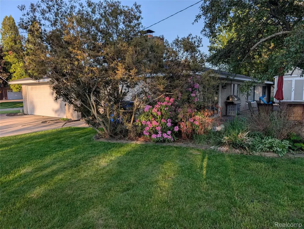4177 Conne Mara Lane Waterford Charter Township MI 48329