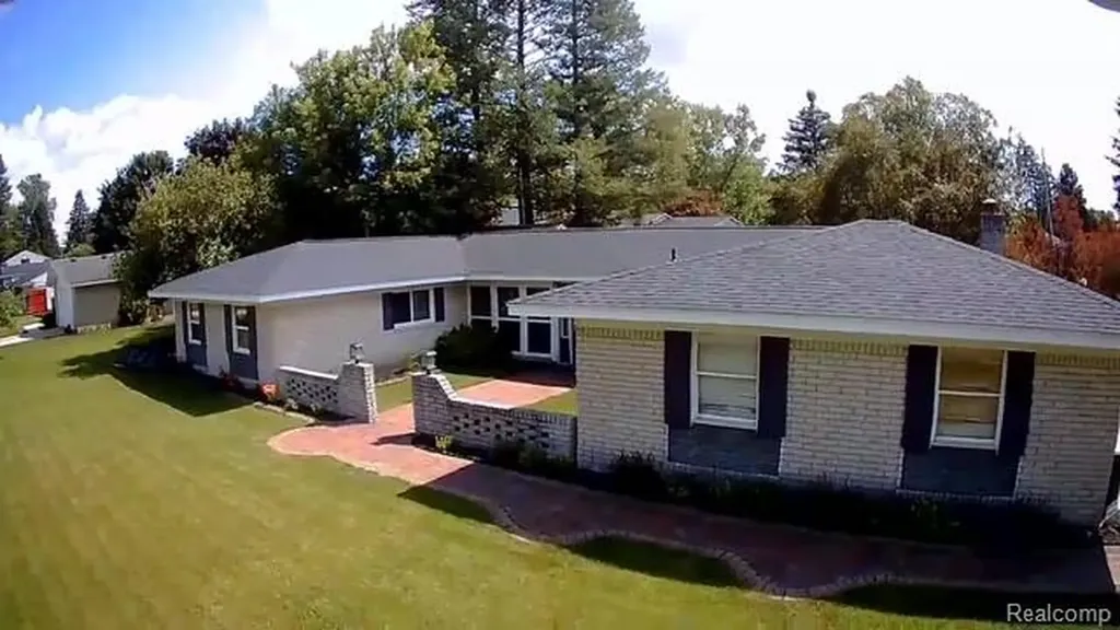 4177 Conne Mara Lane Waterford Charter Township MI 48329