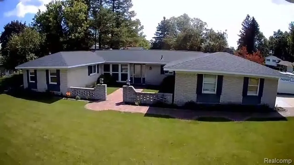 4177 Conne Mara Lane Waterford Charter Township MI 48329