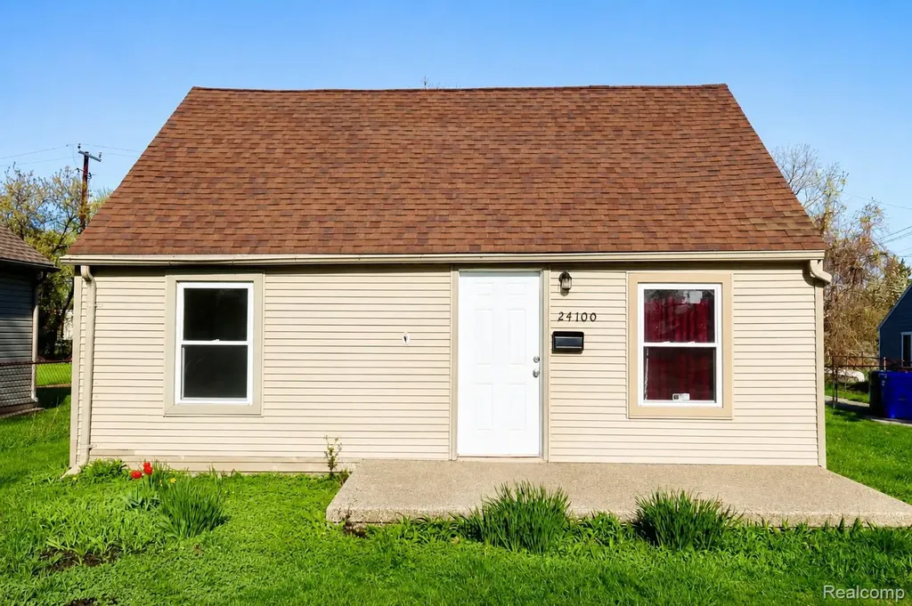 24100 Berry Avenue Warren City MI 48089