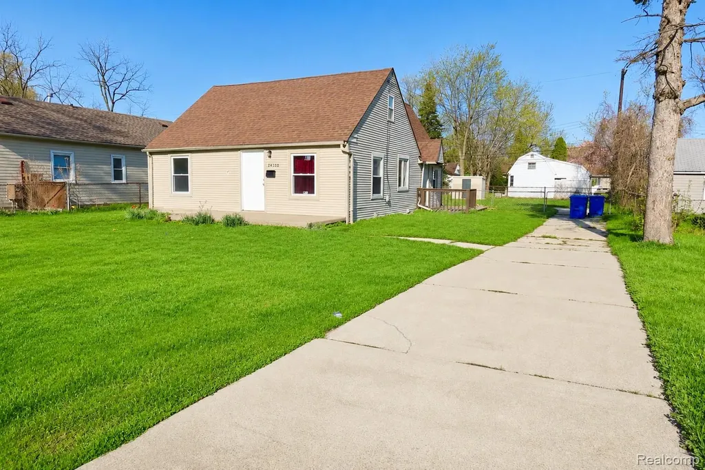 24100 Berry Avenue Warren City MI 48089