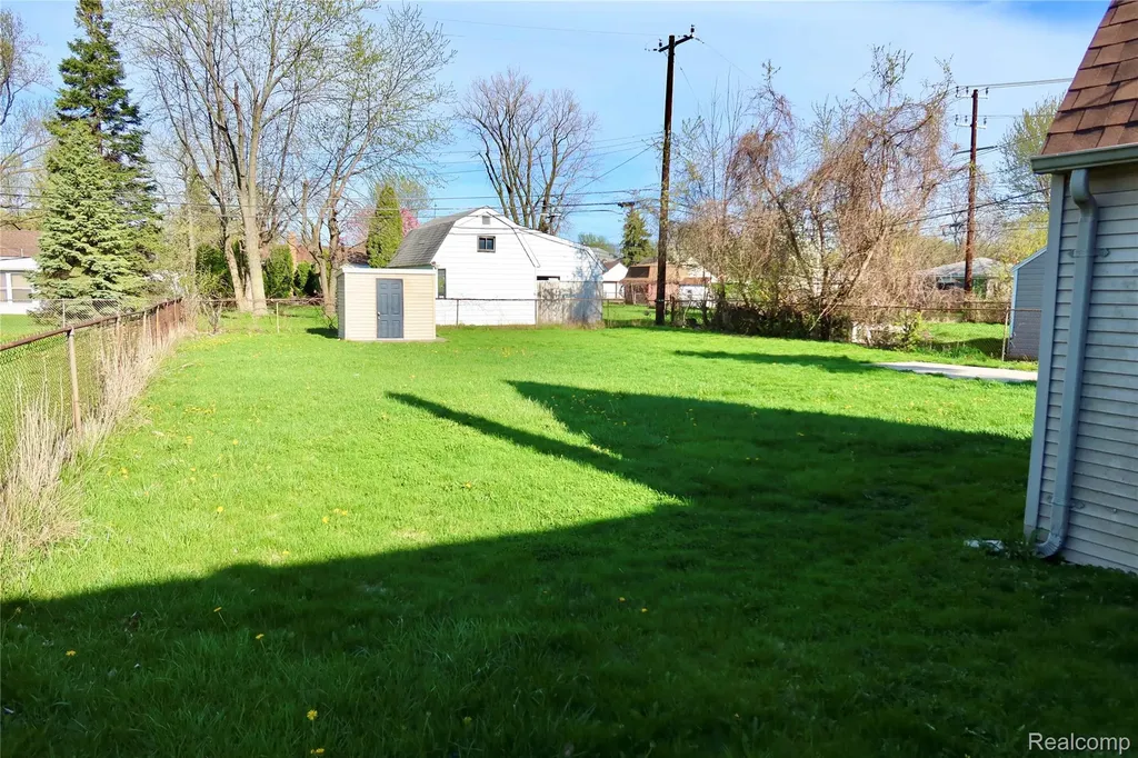 24100 Berry Avenue Warren City MI 48089
