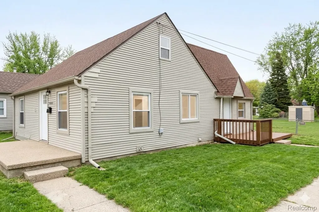 24100 Berry Avenue Warren City MI 48089