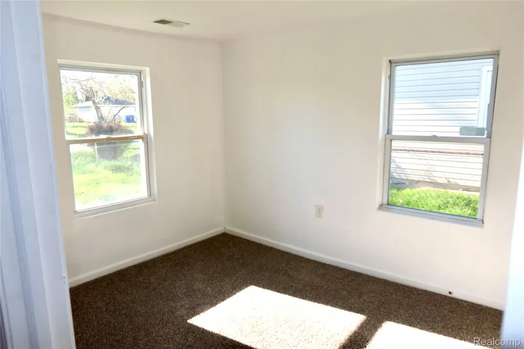 24100 Berry Avenue Warren City MI 48089