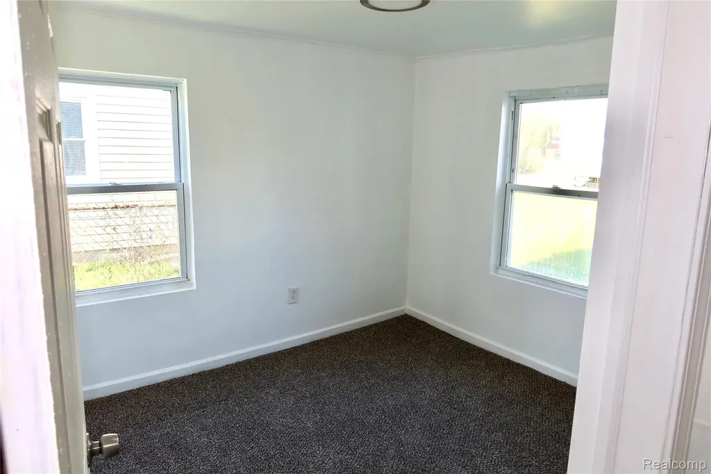 24100 Berry Avenue Warren City MI 48089