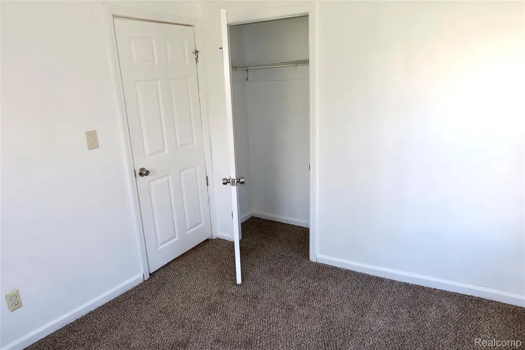 24100 Berry Avenue Warren City MI 48089
