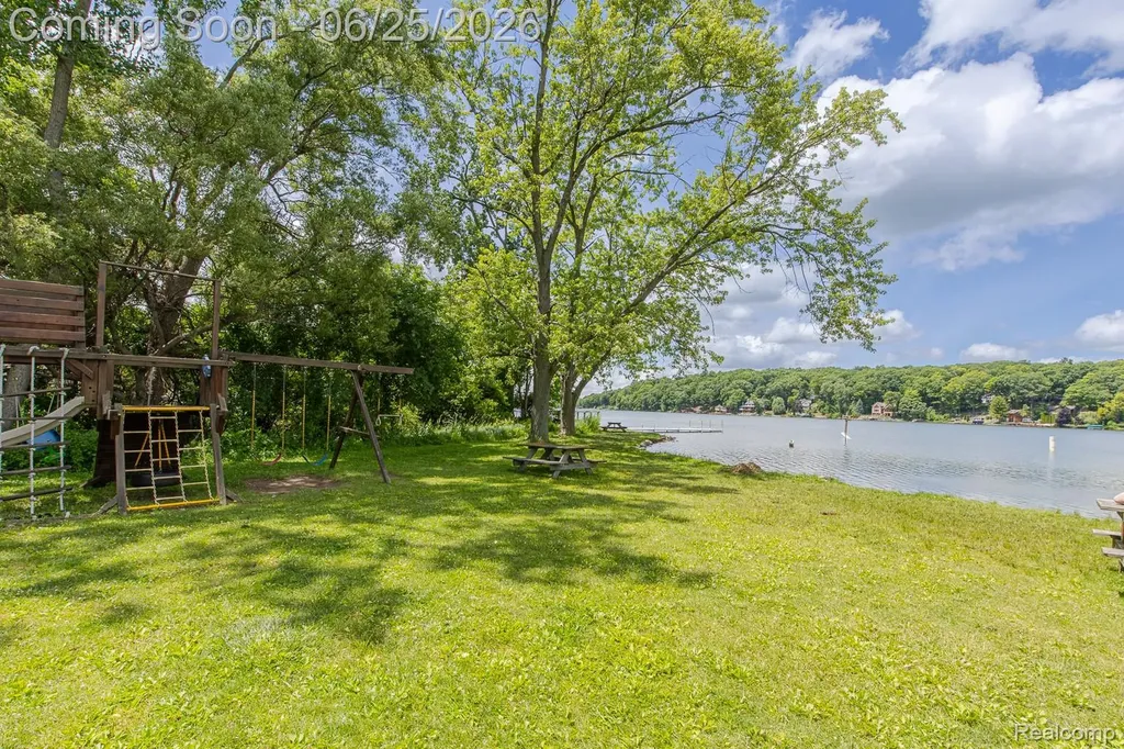 4741 Meadowbrook Avenue Independence Charter Township MI 48348