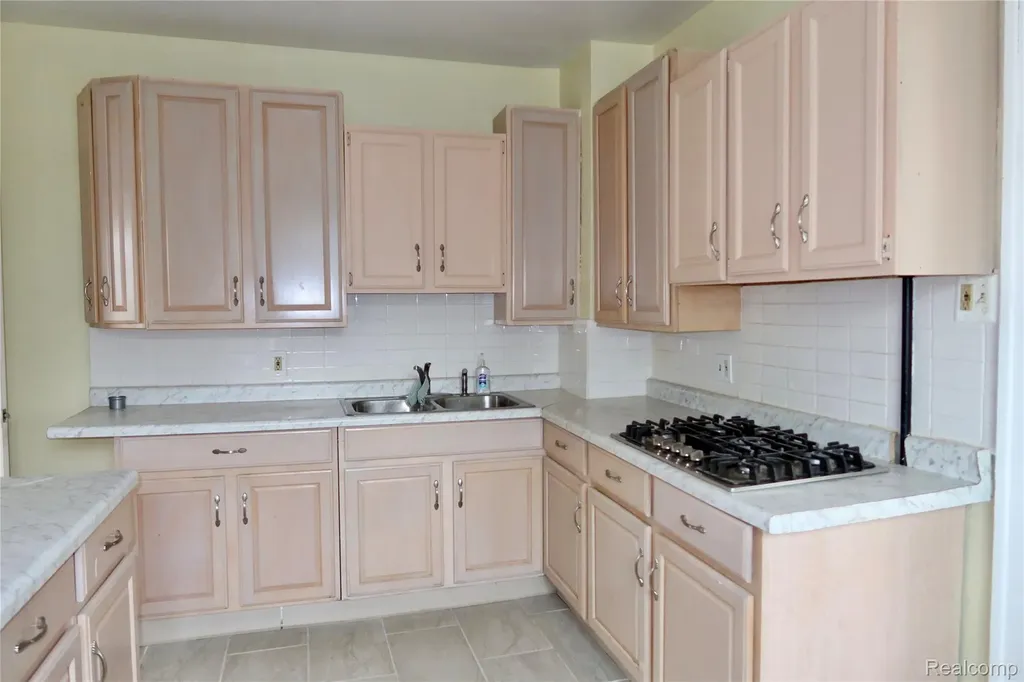 8469 Westminster Avenue Warren City MI 48089