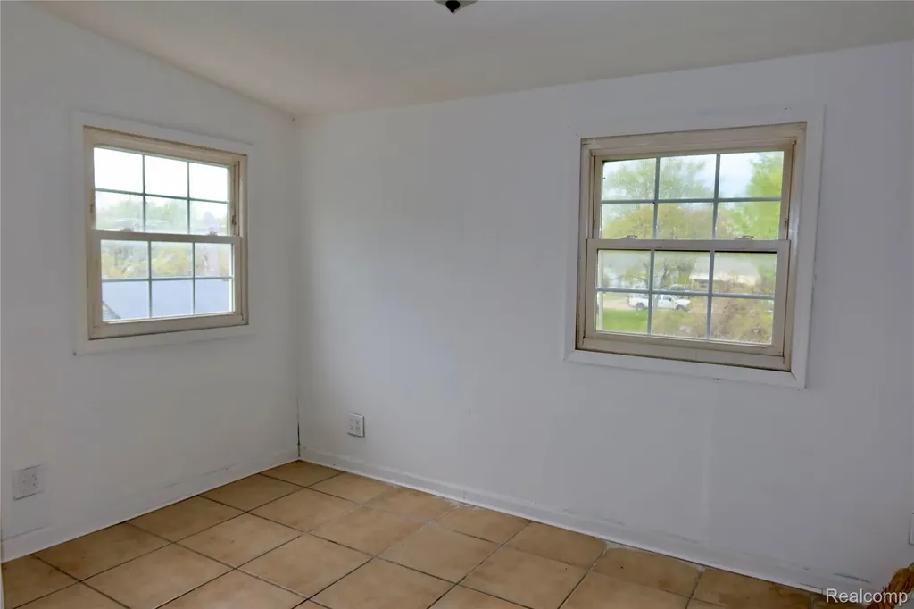 8469 Westminster Avenue Warren City MI 48089