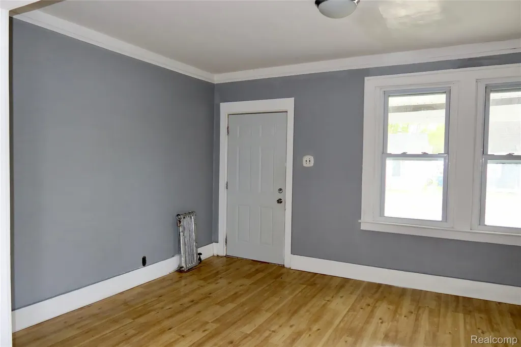 8469 Westminster Avenue Warren City MI 48089