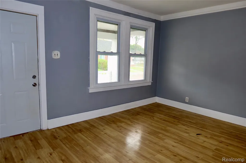 8469 Westminster Avenue Warren City MI 48089