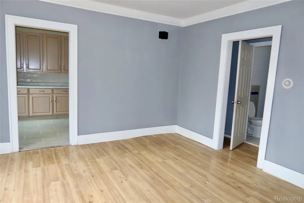 8469 Westminster Avenue Warren City MI 48089