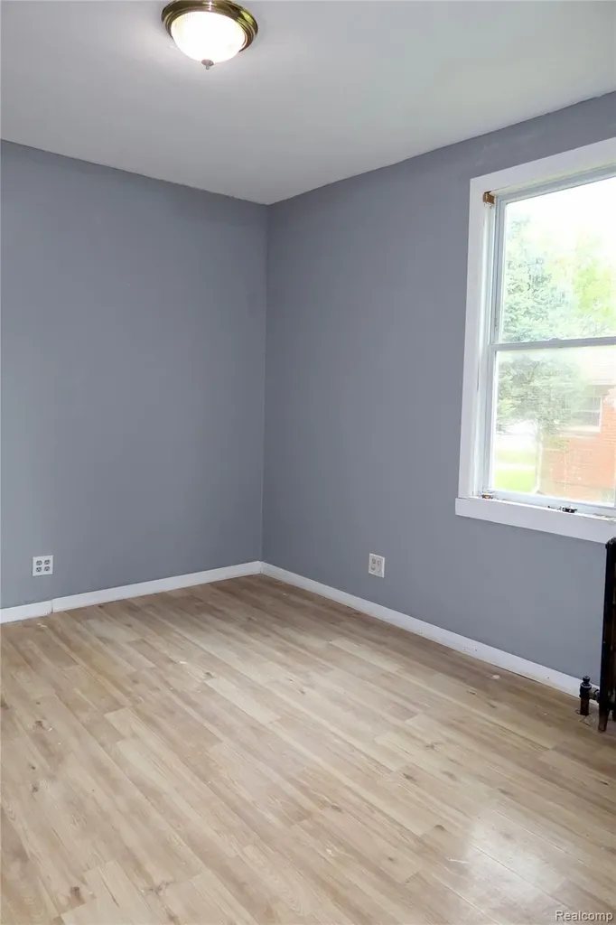 8469 Westminster Avenue Warren City MI 48089