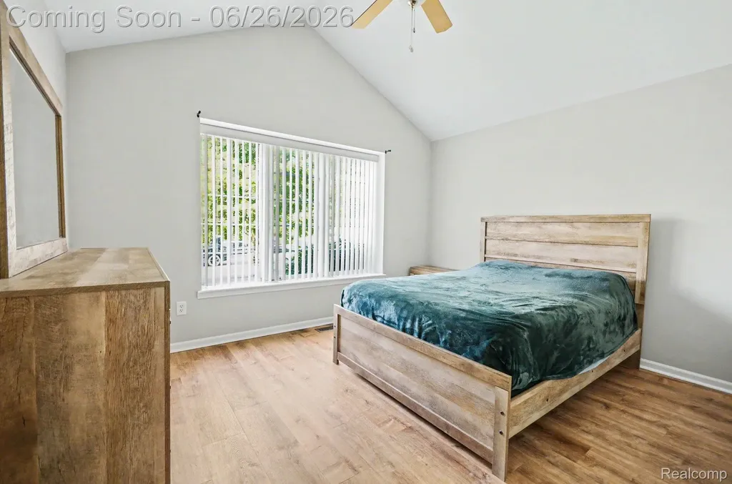 30268 Berghway Trail Warren City MI 48092