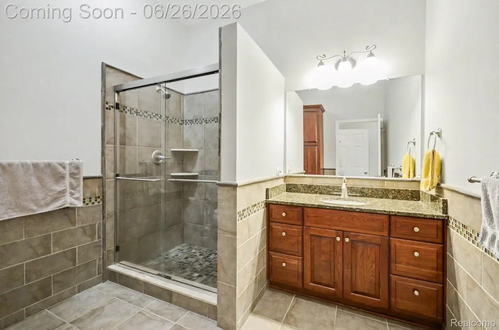30268 Berghway Trail Warren City MI 48092