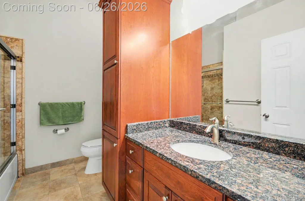 30268 Berghway Trail Warren City MI 48092