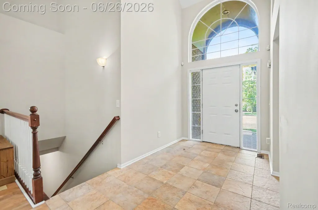 30268 Berghway Trail Warren City MI 48092