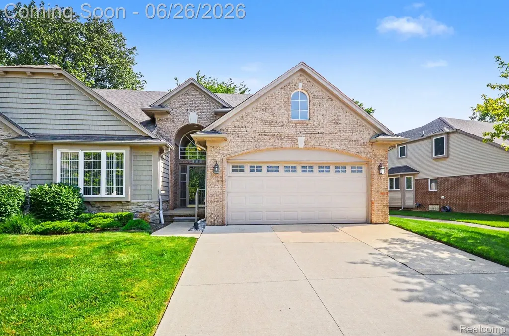 30268 Berghway Trail Warren City MI 48092