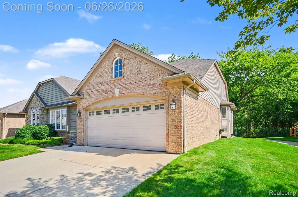 30268 Berghway Trail Warren City MI 48092