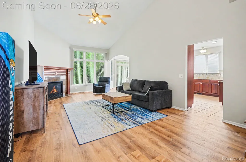 30268 Berghway Trail Warren City MI 48092