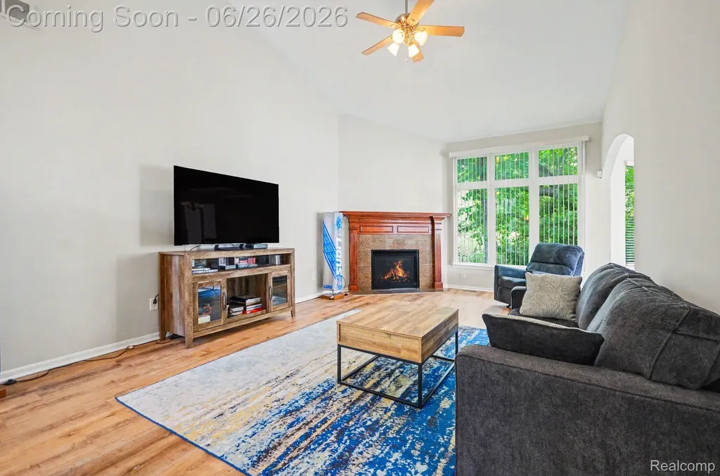 30268 Berghway Trail Warren City MI 48092