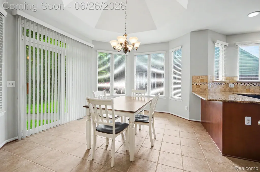 30268 Berghway Trail Warren City MI 48092
