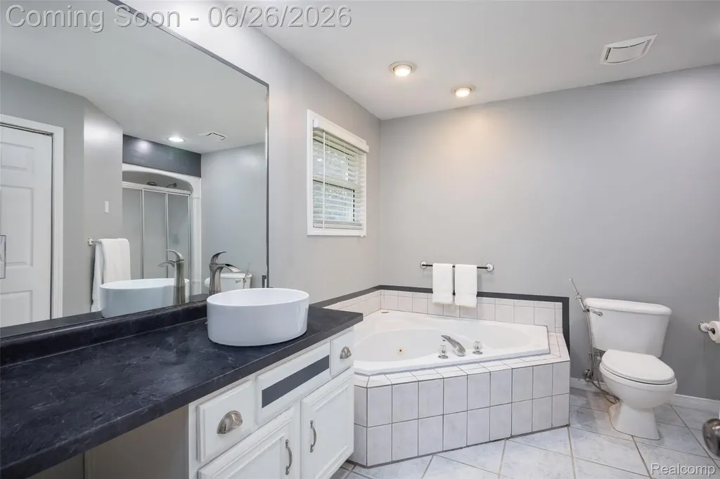 18570 Hollie Drive Macomb Township MI 48044