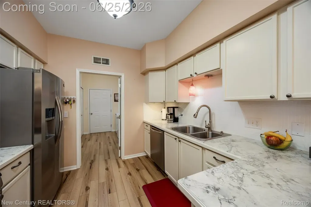 618 Belmonte Drive Waterford Charter Township MI 48328