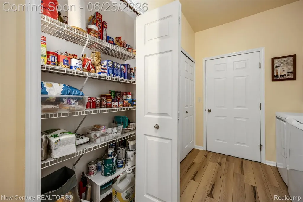 618 Belmonte Drive Waterford Charter Township MI 48328