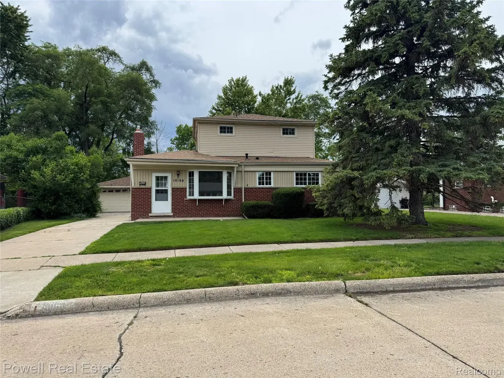 18166 Davidson Fraser City MI 48026