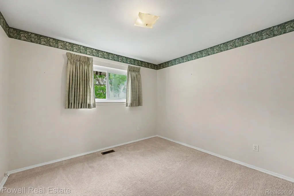 18166 Davidson Fraser City MI 48026