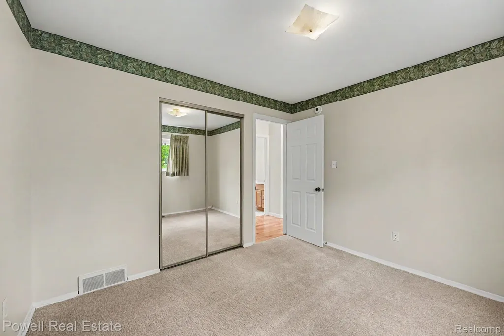 18166 Davidson Fraser City MI 48026