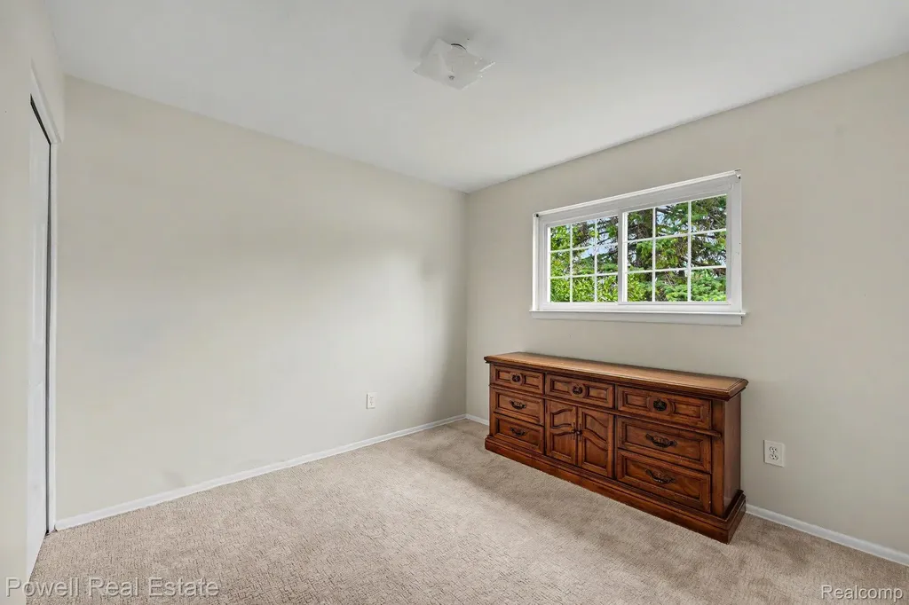 18166 Davidson Fraser City MI 48026