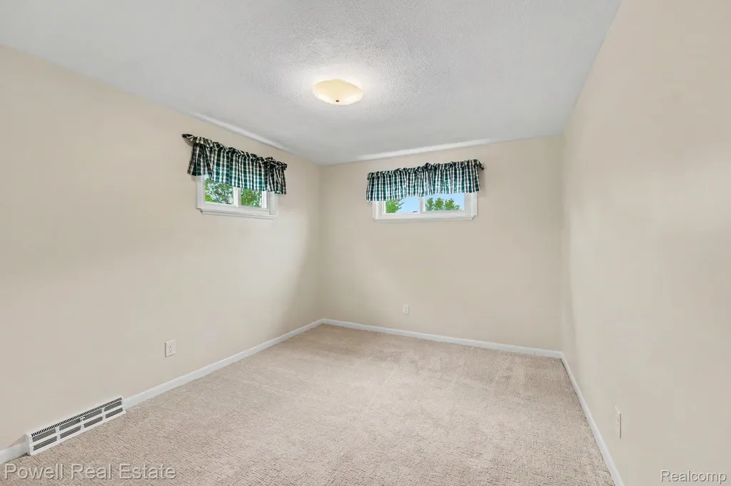 18166 Davidson Fraser City MI 48026
