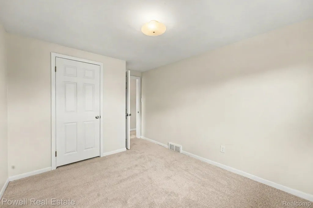 18166 Davidson Fraser City MI 48026