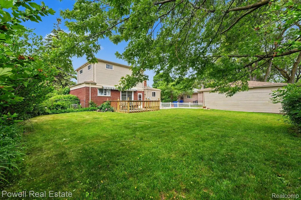 18166 Davidson Fraser City MI 48026