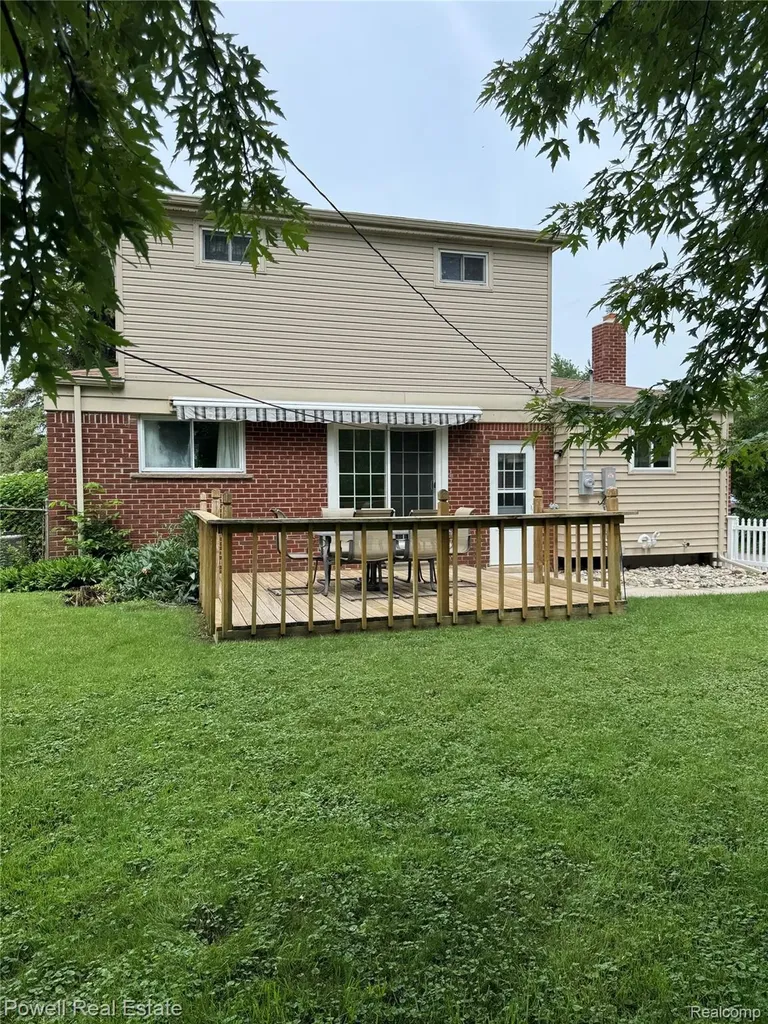 18166 Davidson Fraser City MI 48026