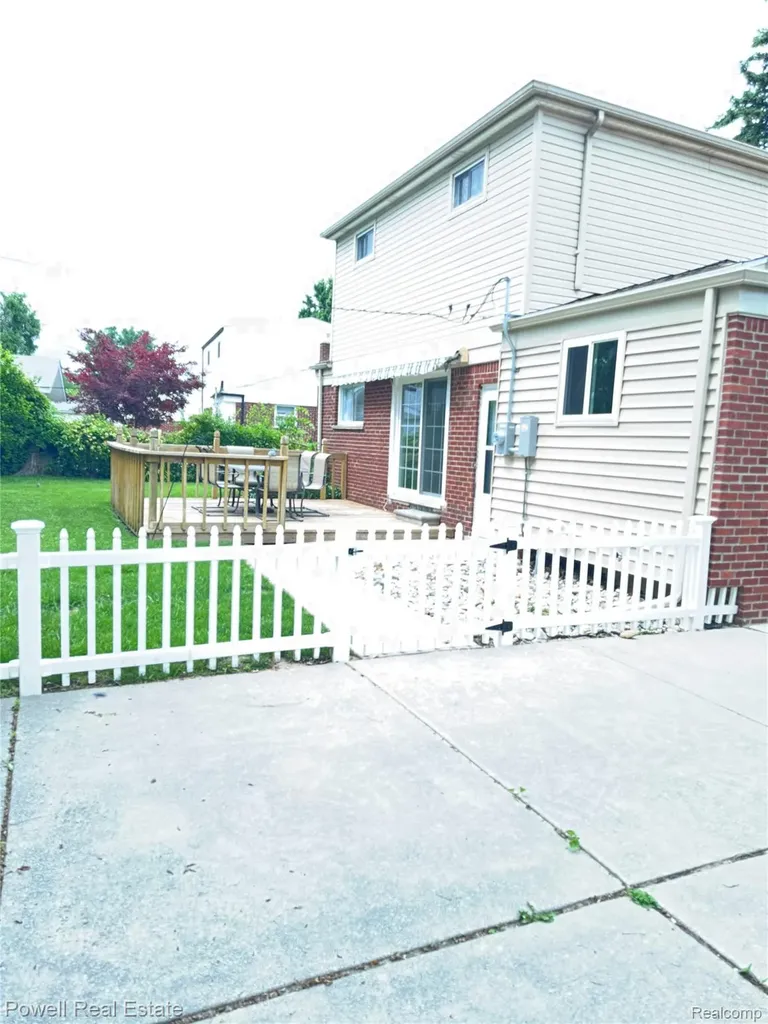 18166 Davidson Fraser City MI 48026