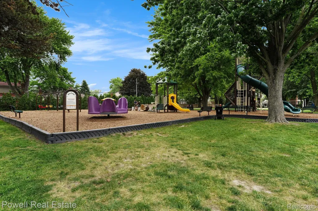 18166 Davidson Fraser City MI 48026