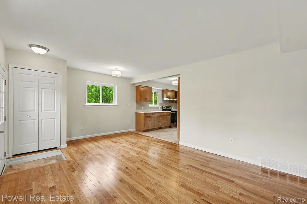 18166 Davidson Fraser City MI 48026