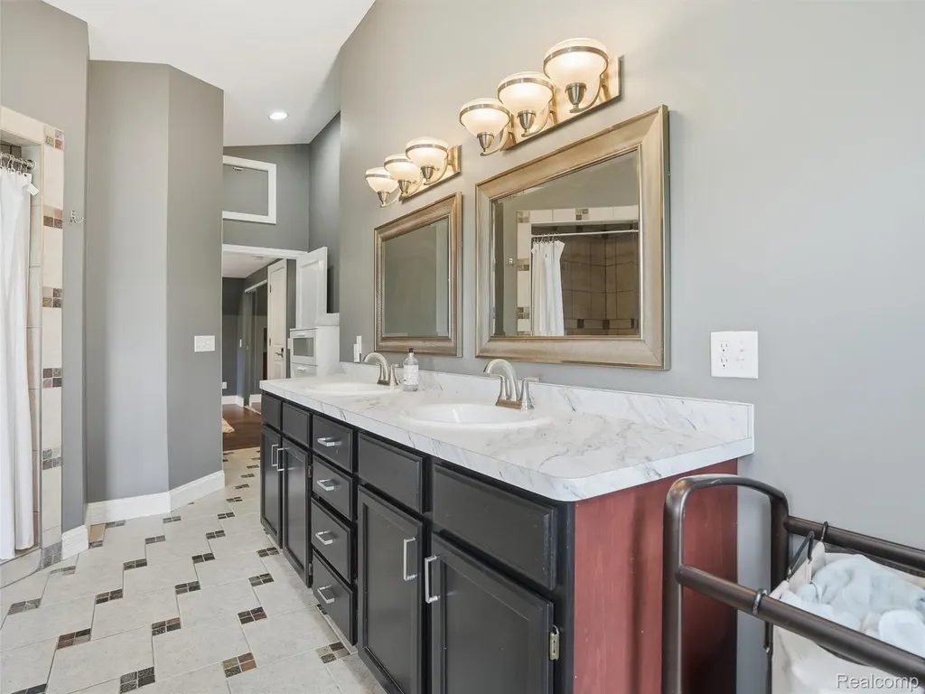 5556 Ormond Road White Lake Charter Township MI 48383