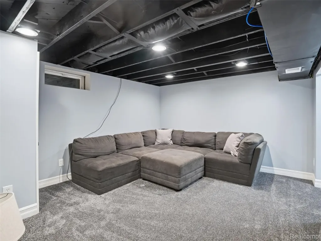5556 Ormond Road White Lake Charter Township MI 48383