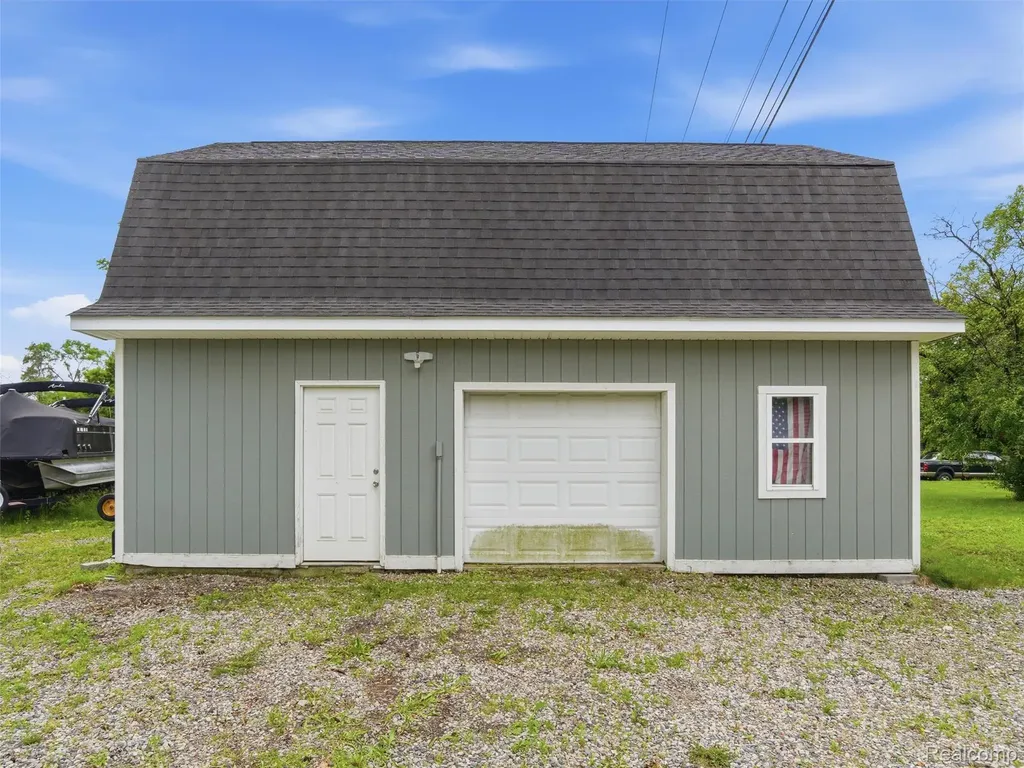 5556 Ormond Road White Lake Charter Township MI 48383